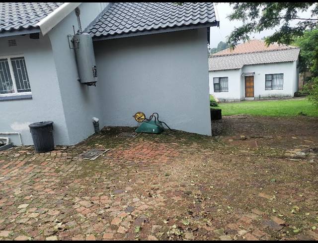 3 bed property to rent in WINCHESTER HILLS